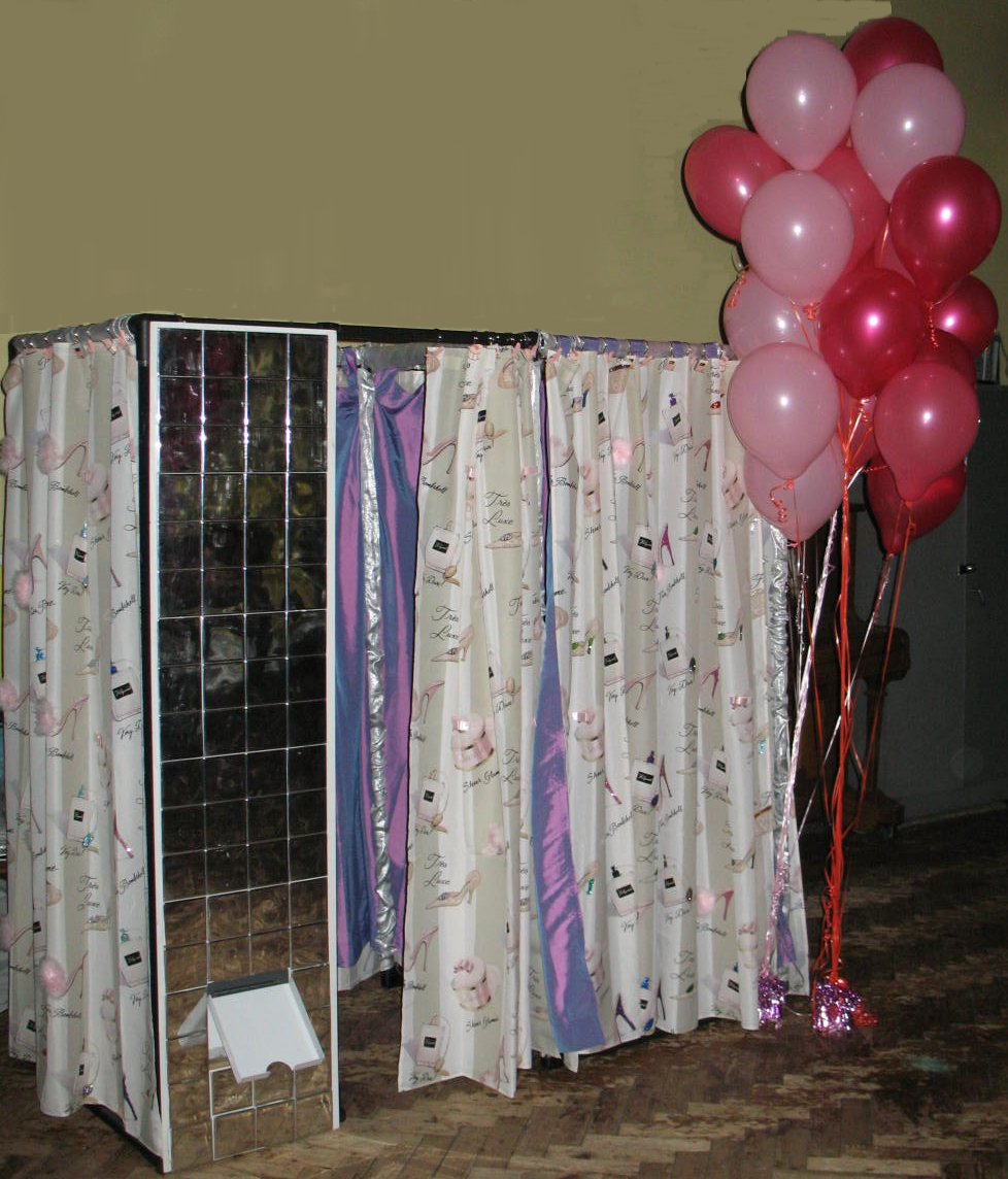 Sweet Sixteen Photobooth for a 'Tres Bombshell' kind of girl!

Pergola offers photobooth hire throughout the UK.
